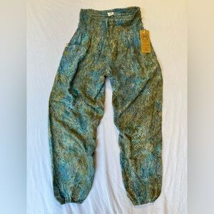 Women’s Paradise Island PI Bohemian Flowy Harem Pants One Size 0-12 Rayon NWT
